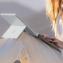 MICROSOFT - SURFACE PRO TASTIERA CON TASTO COPILOT + SLIM PEN - Platino