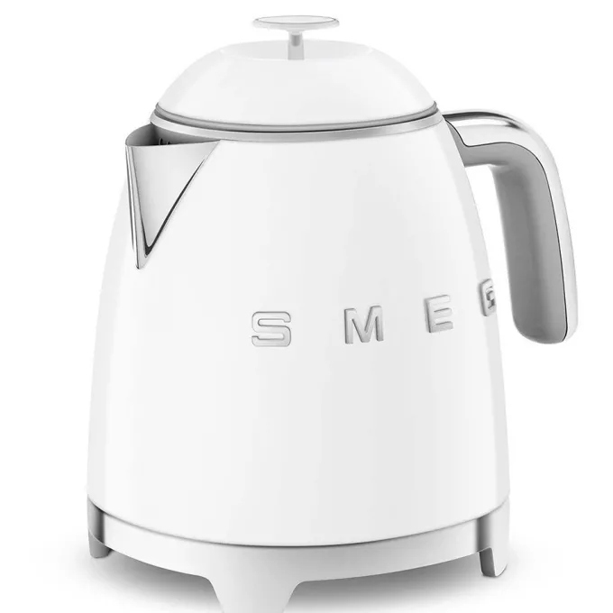 Smeg, Bollitore Elettrico Piccolo KLF05WHEU 0,8 L, Filtro in Acciaio Inox, Autospegnimento di Sicurezza, Indicatore Livello di Acqua, Base Antiscivolo e Avvolgicavo Integrato, Potenza 1400W, Bianco