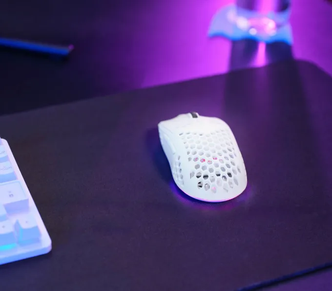 TRUST - GXT929W HELOX WIRELESS LIGHTWEIGHT Gaming Mouse RGB, illuminazione LED multicolore, autonomia 80h, ricarica micro-USB - Bianco